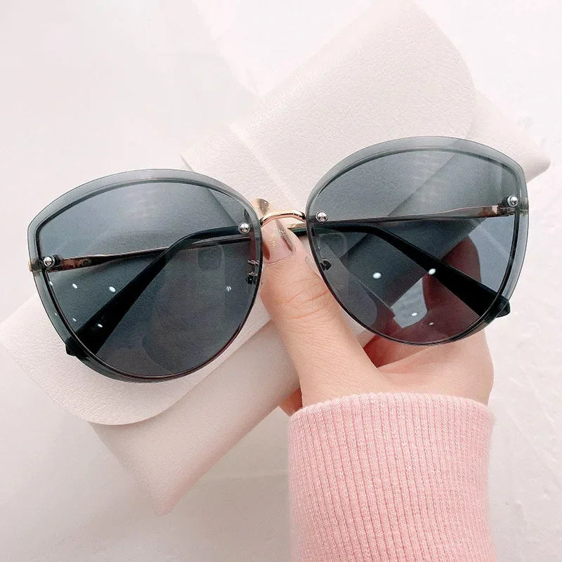 Women's frameless sunglasses different colors